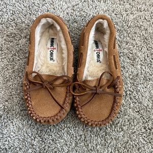 MINNETONKA SLIPPERS